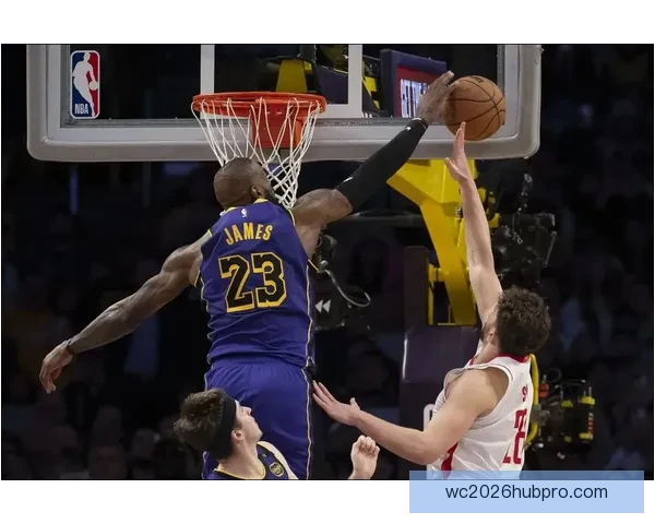詹姆斯关键时刻连续得分湖人险胜勇士赛季争冠希望再燃